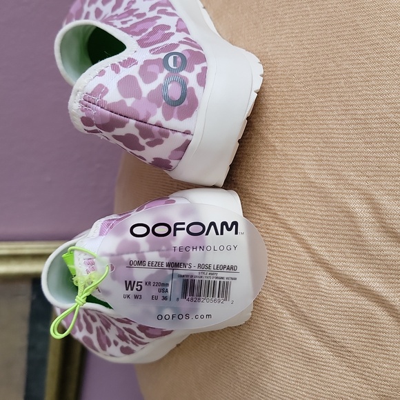 Oofos Oomg Eezee Womens Slip-On Shoes Rose Leopard Print Size 5W - Picture 5 of 8